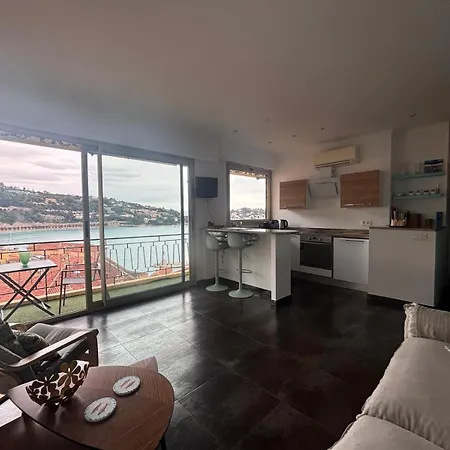 Excellent Location - Sea Views *