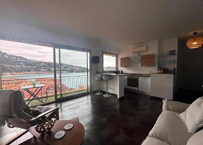 Excellent Location - Sea Views *